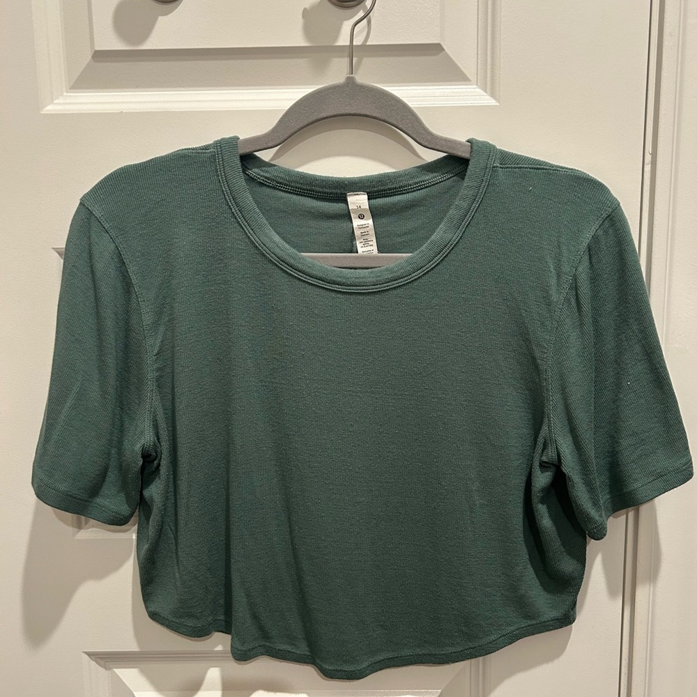Lululemon hold tight cropped t shirt